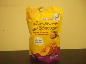 【タイ製】パッションフルーツジャムのサクサクバナナチップス 90ｇ Tamarind House　スナック菓子