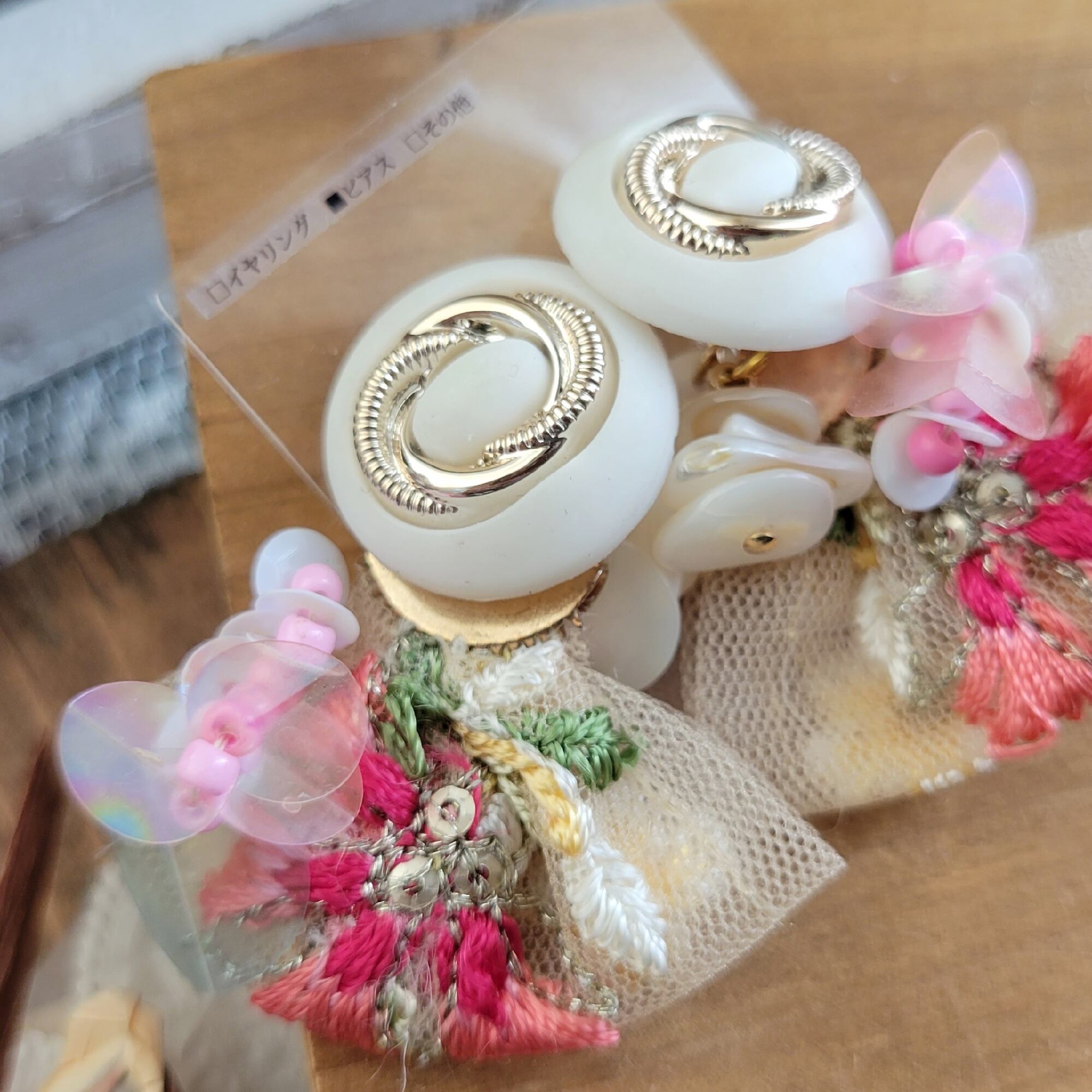 花刺繍】インド刺繍リボンとビジューのピアス／イヤリング | 025
