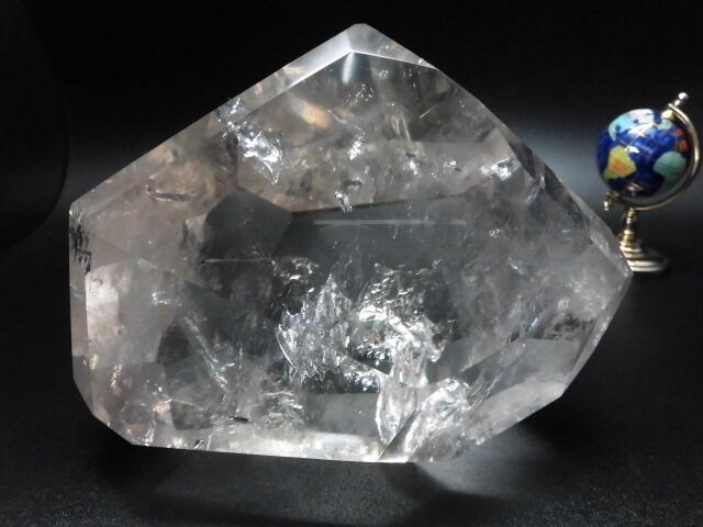 ずっしり約1.6kg 【送料無料】【高品質】ブラジル産多面カット水晶