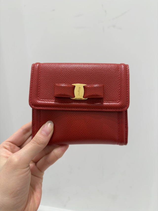 Salvatore ferragamo / vintage red  vara wallet.