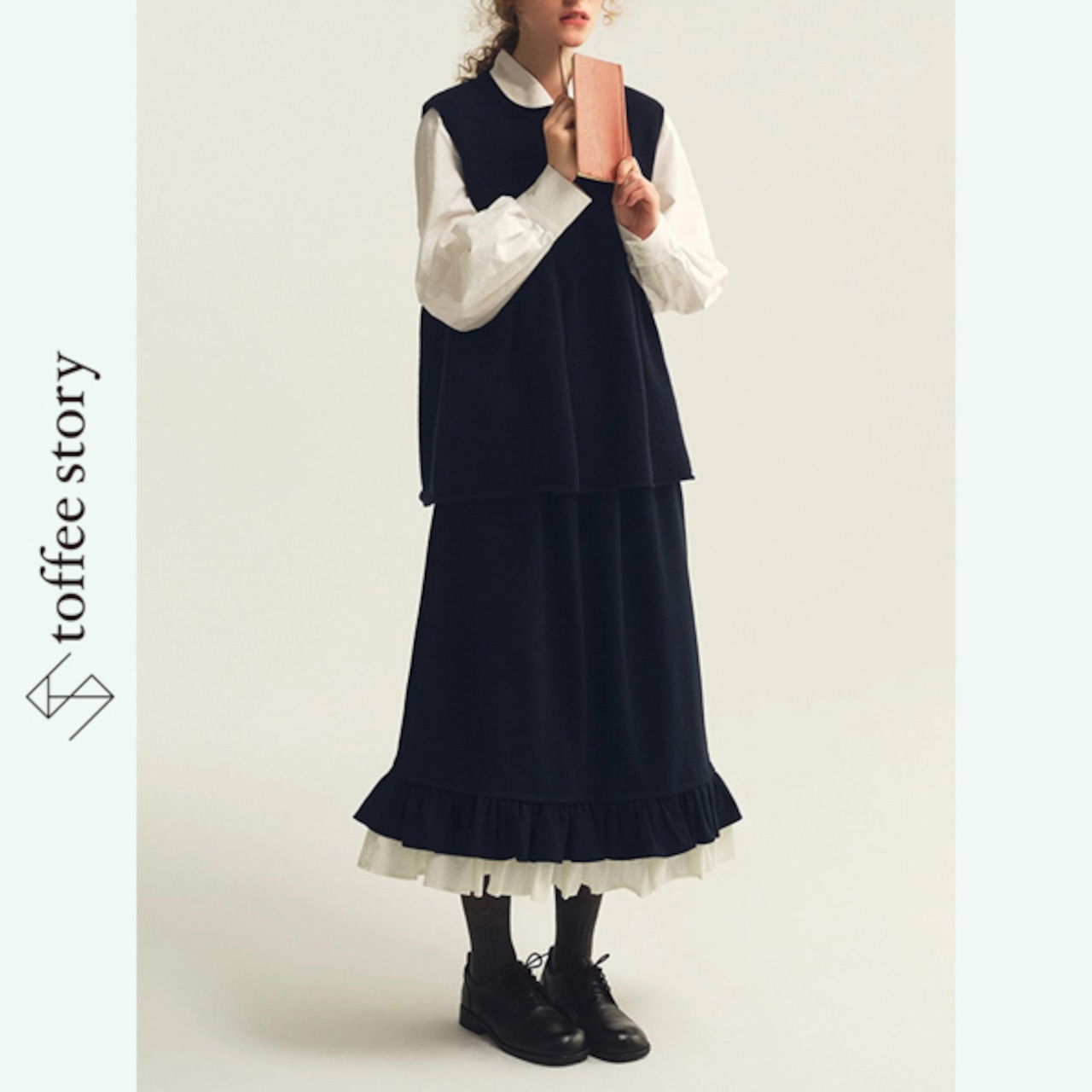 白と紺の詩を紡ぐミモレ丈スカート 《P0302》