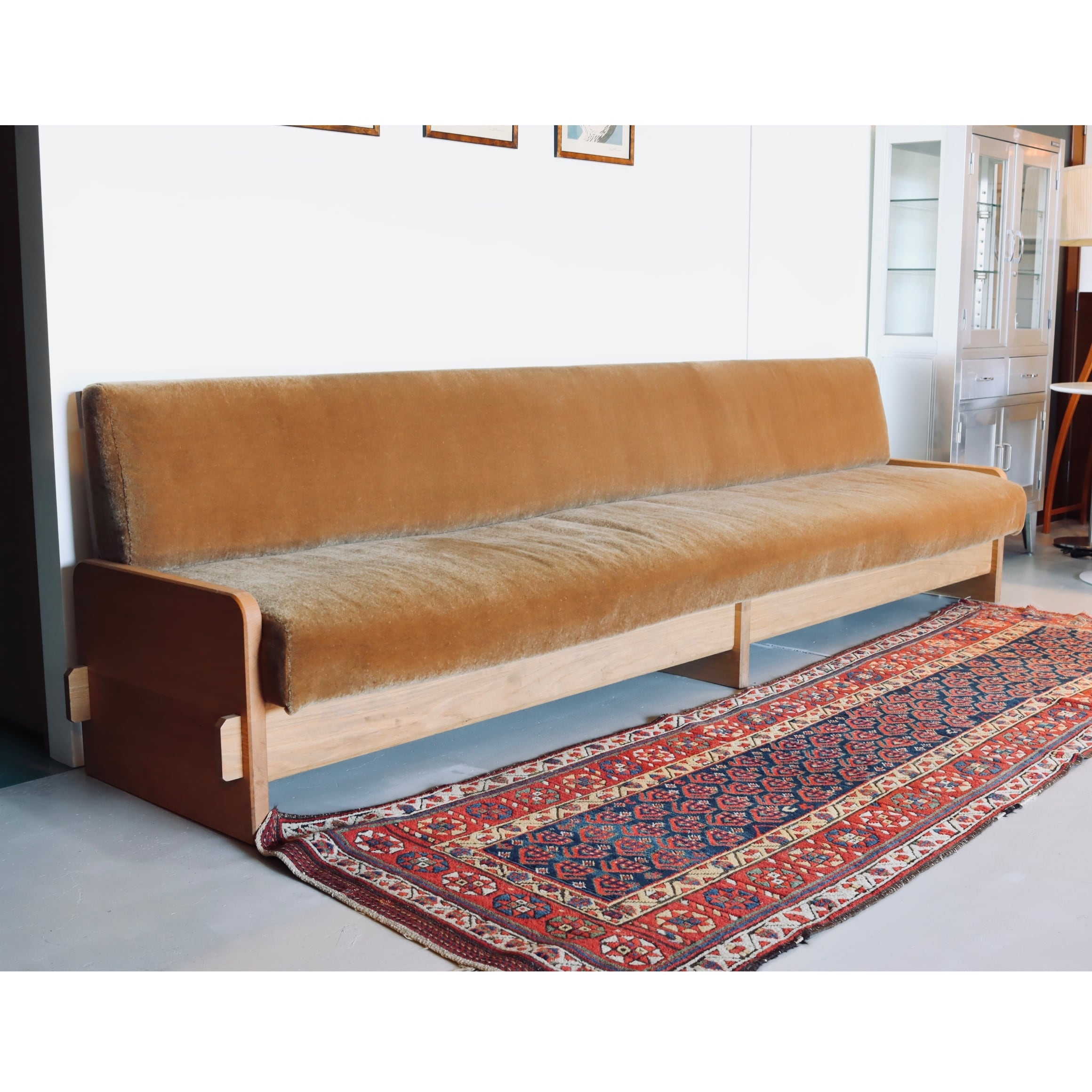 Long Bench Sofa / ROMAN AND WILLIAMS GUILD