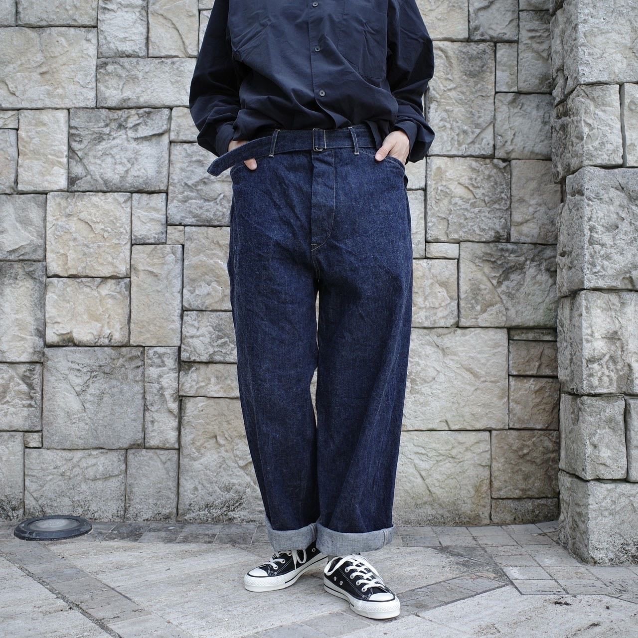 COMOLI(コモリ)ベルテッドデニム NAVY | Debby｜ストレートデニム