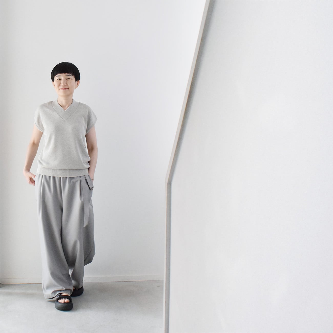 後ろタックワイドパンツ：グレー［PT03LPGY］ | skep-online shop
