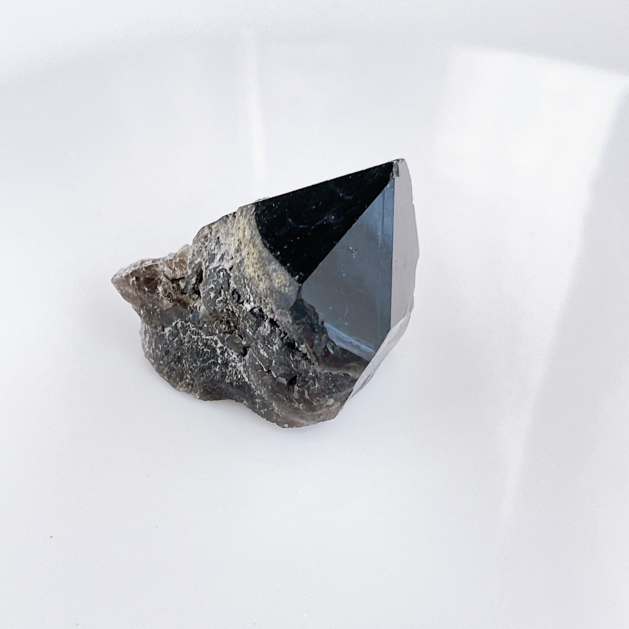 モリオン原石　黒水晶　チベット産　母岩　パワーストーン　天然石　鉱物　295g