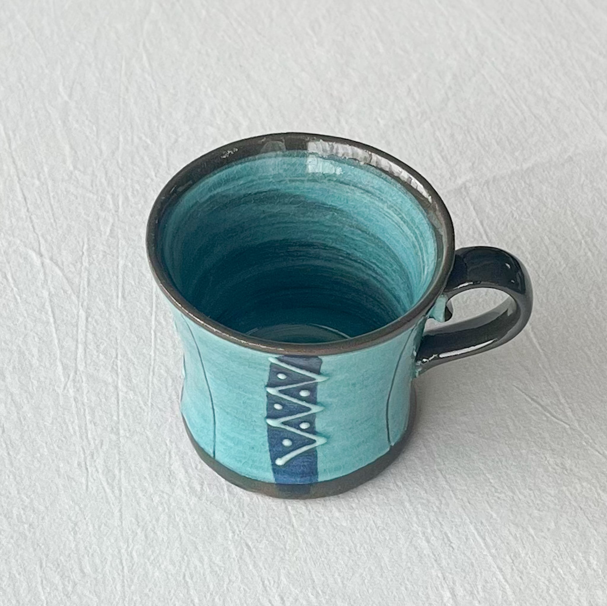 エメラルドのマグカップ【ジグザグ】 | Kamani | 多治見で営む 美濃焼