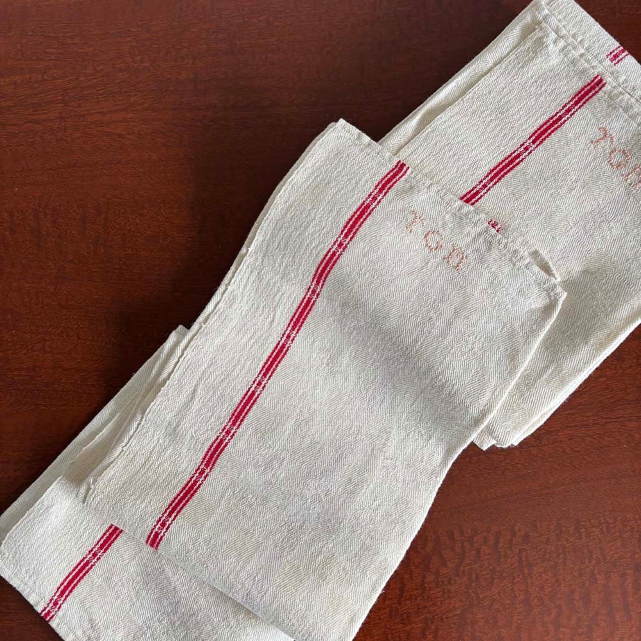 リネン 　トーション　イニシャル刺繍　赤ライン　ダミエ織柄　大型ふきん　 ループなし 12CLda26