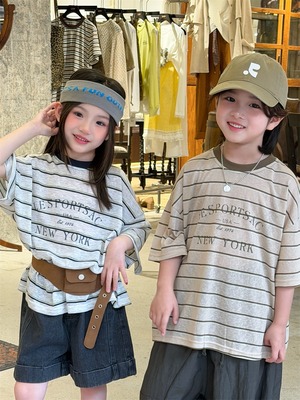 ボーダーレタリングTシャツ（2色展開）XDJK｜トップス オーバーサイズ｜小学生 ジュニア対応｜普段着｜韓国子供服｜男の子 女の子｜90-150cm｜2026夏服 ［取寄］