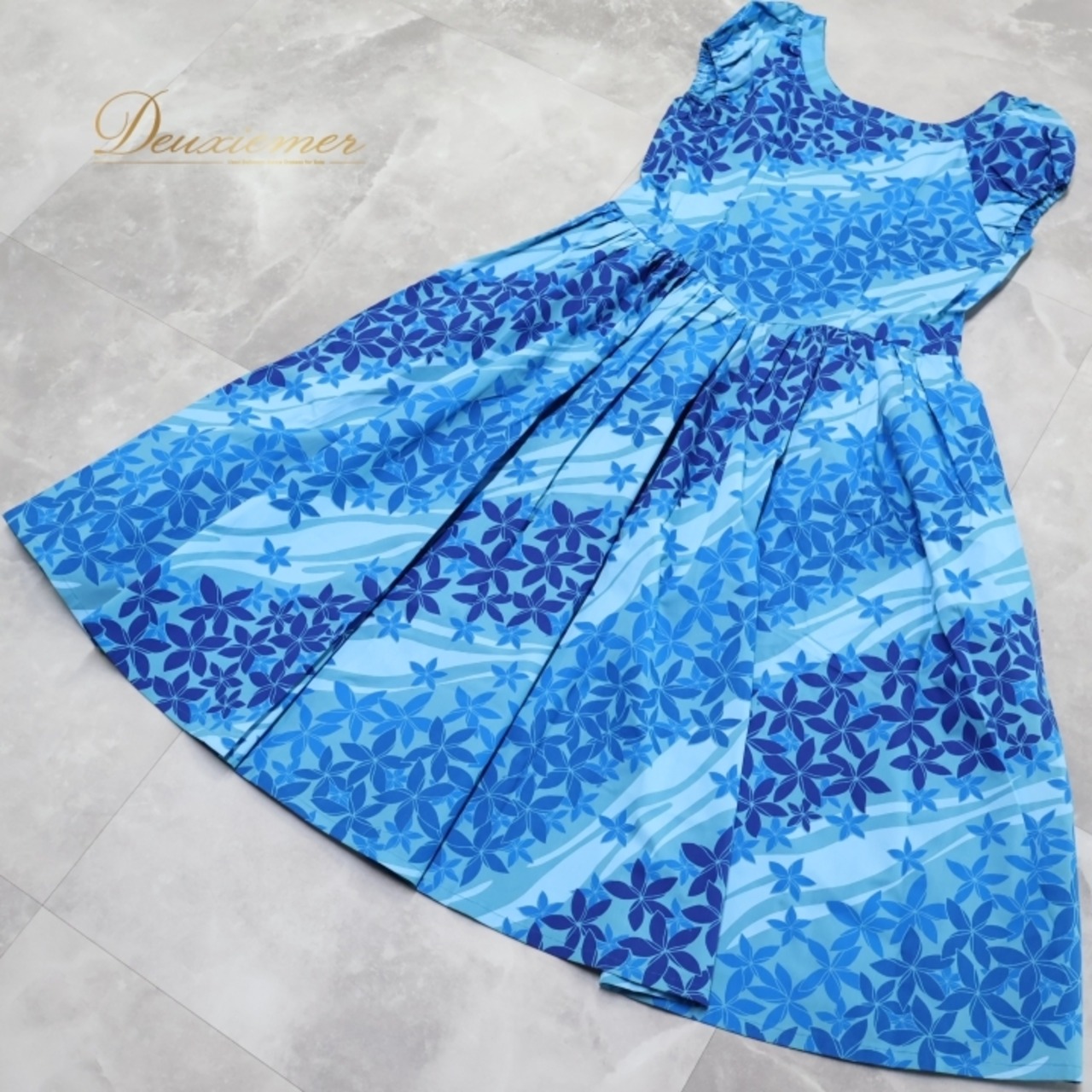フラダンス 衣装 ワンピース ドレス ブルー系 ノースリーブ プルメリア柄 ワントーン 統一感 爽やか かわいい 華やか 鮮やか 明るい ハワイアン アロハ ハワイアンプリント フラ ダンス レッスン 練習 エレガント カジュアル