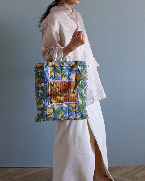 Block quilt tote.<Lemmon with Butterfly >