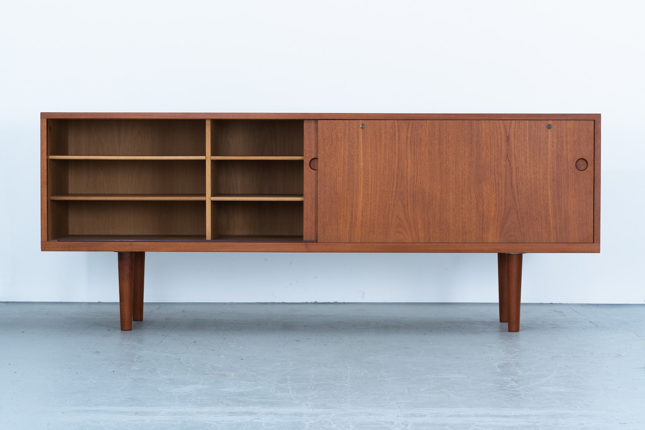 Hans J. Wegner | RY26 Sideboard
