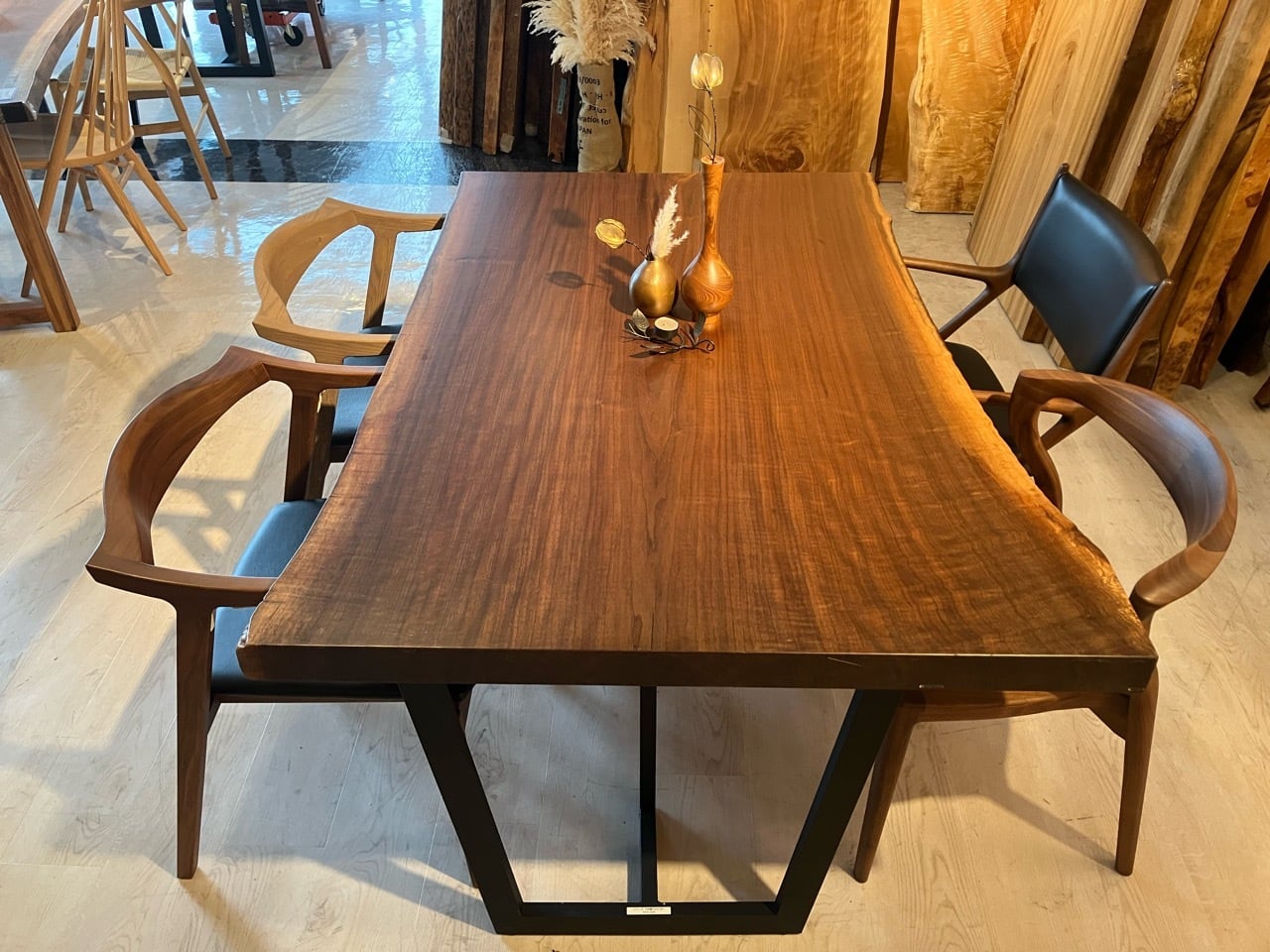 【早い者勝ち！SALE！】　一枚板テーブル　ウォールナット　ベンチ　ローテーブル ウォールナット_1400×900-1030×60_青山店_テーブル天板/一枚板 21959