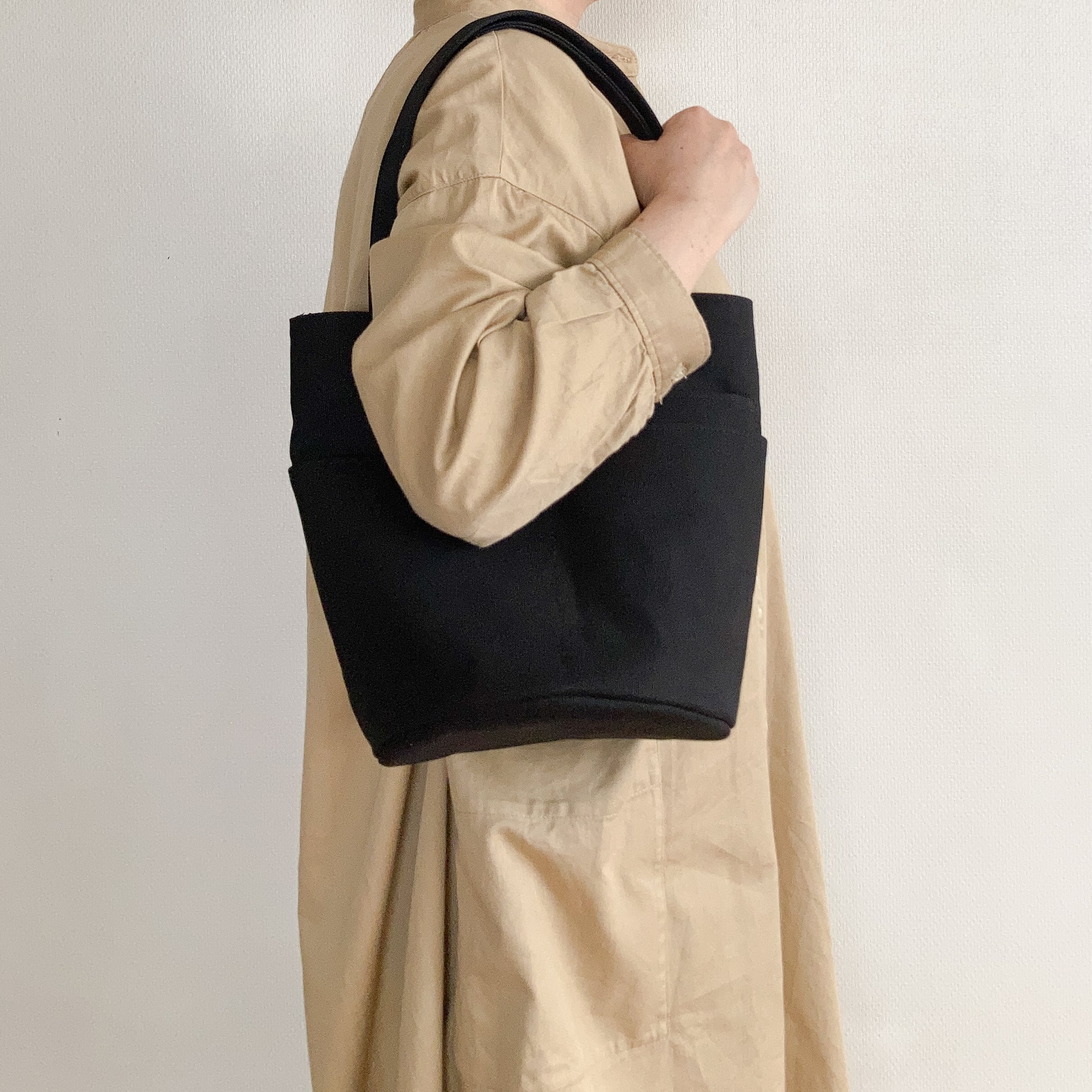 ダブルポケット丸底トート 黒 / 8号帆布 | aoya bags | シンプルで少し