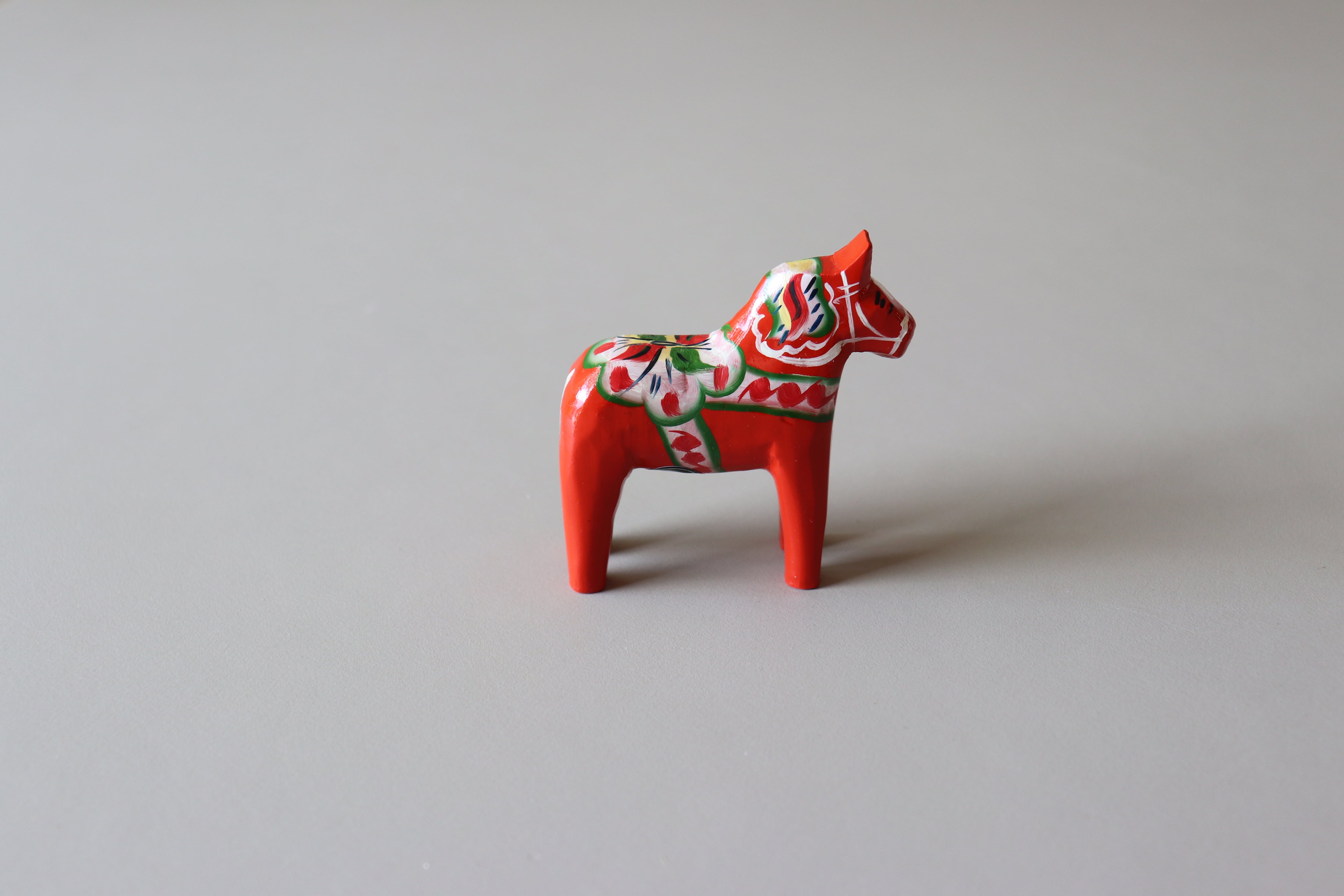 ダーラナホース/ダーラヘスト（赤色ベース定番柄） 7cm | Linnel Home