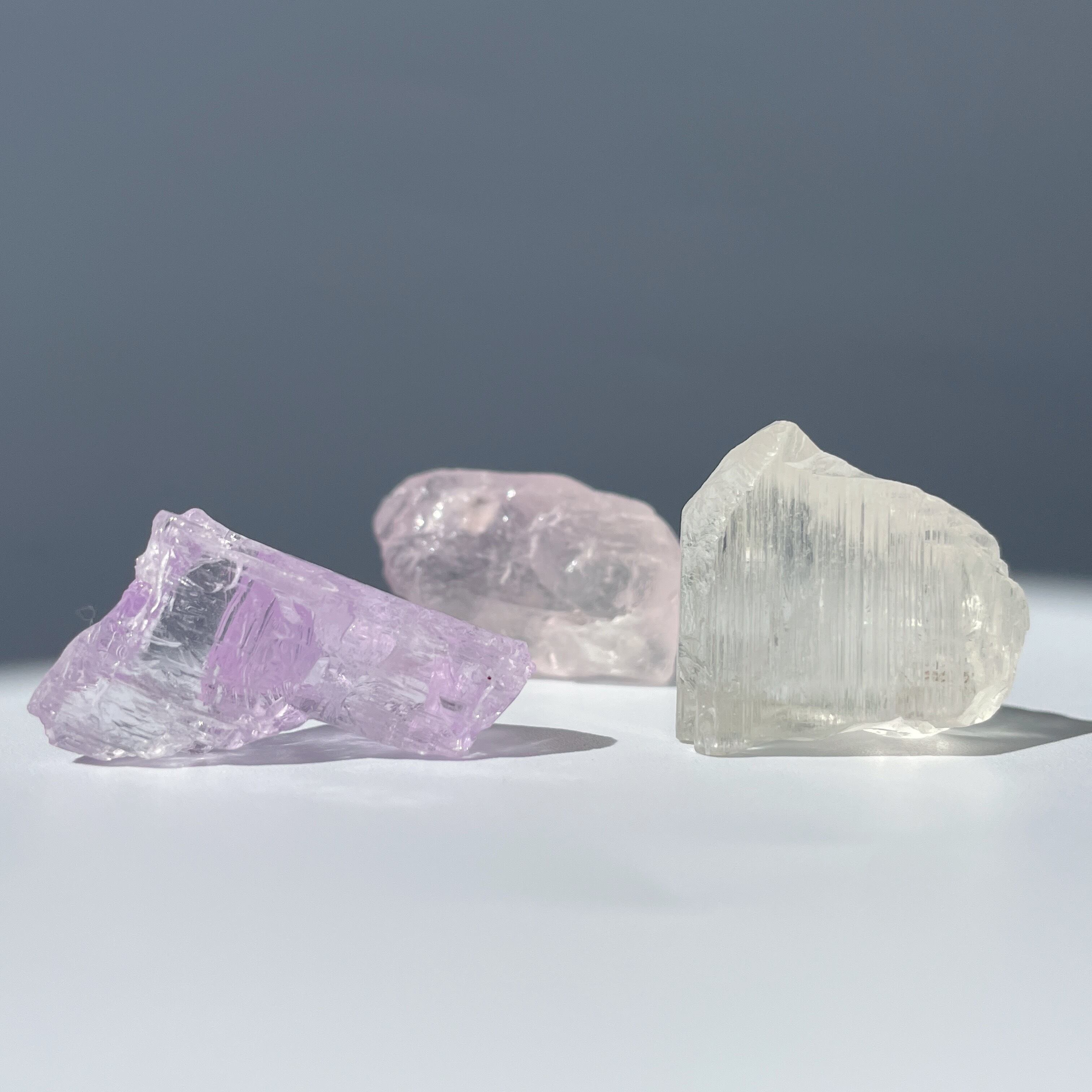 ハイクオリティ◎クンツァイト ミニ原石3点セット◇ Kunzite ◇天然石・鉱物・パワーストーン