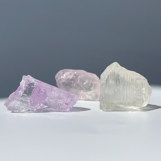 ハイクオリティ◎クンツァイト ミニ原石3点セット◇ Kunzite ◇天然石・鉱物・パワーストーン