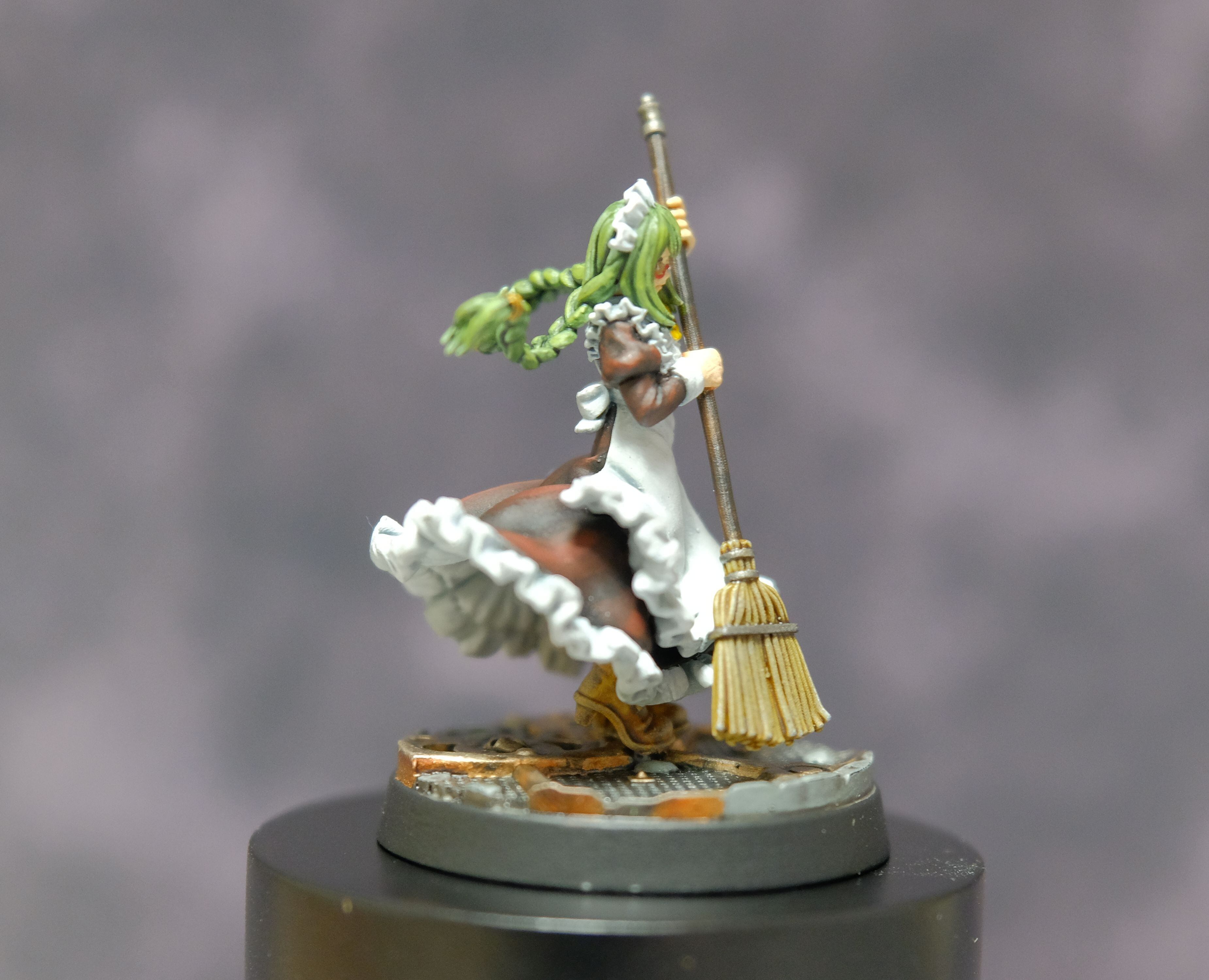 お掃除メイド「エマ」 | ULTRAZONE - Table Top Miniatures