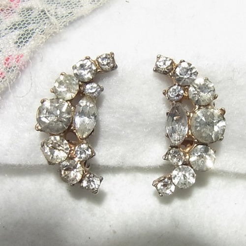 クレセント形ラインストーンのイヤリング　クリップイヤリングのセール通販  10355E