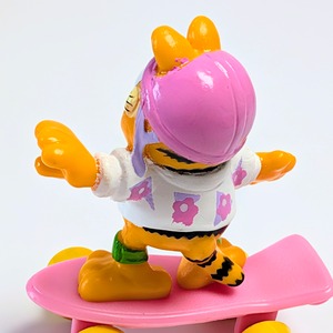 ☆ VINTAGE 1988 ☆【 McDonald's  ( マクドナルド ) 】1988年マクドナルドミールトイ 『 Garfield on Skateboard（ガーフィールド オン スケートボード）』〜メットにアロハシャツでスベるあいつ(笑)〜 / ミールトイ / ハッピーミール 〚アメリカン雑貨 アメトイ〛