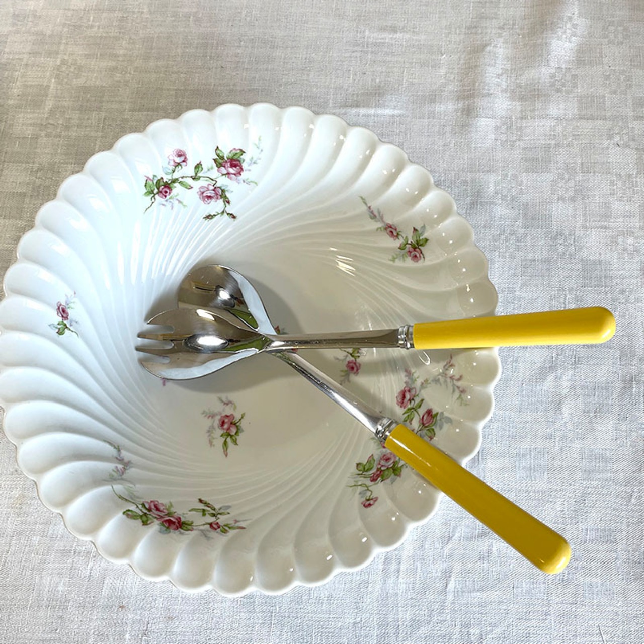 サーバーセット　サラダサーバー　ステンレス　スプーンフォーク　レトロな黄色いハンドル 12twdj32