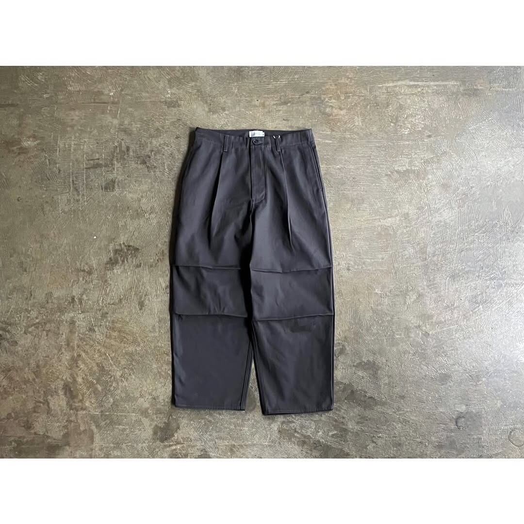 STILL BY HAND(スティル バイ ハンド) Knee Tuck Wide Pant STILL BY HAND(スティル バイ ハンド) Knee Tuck Wide Pant