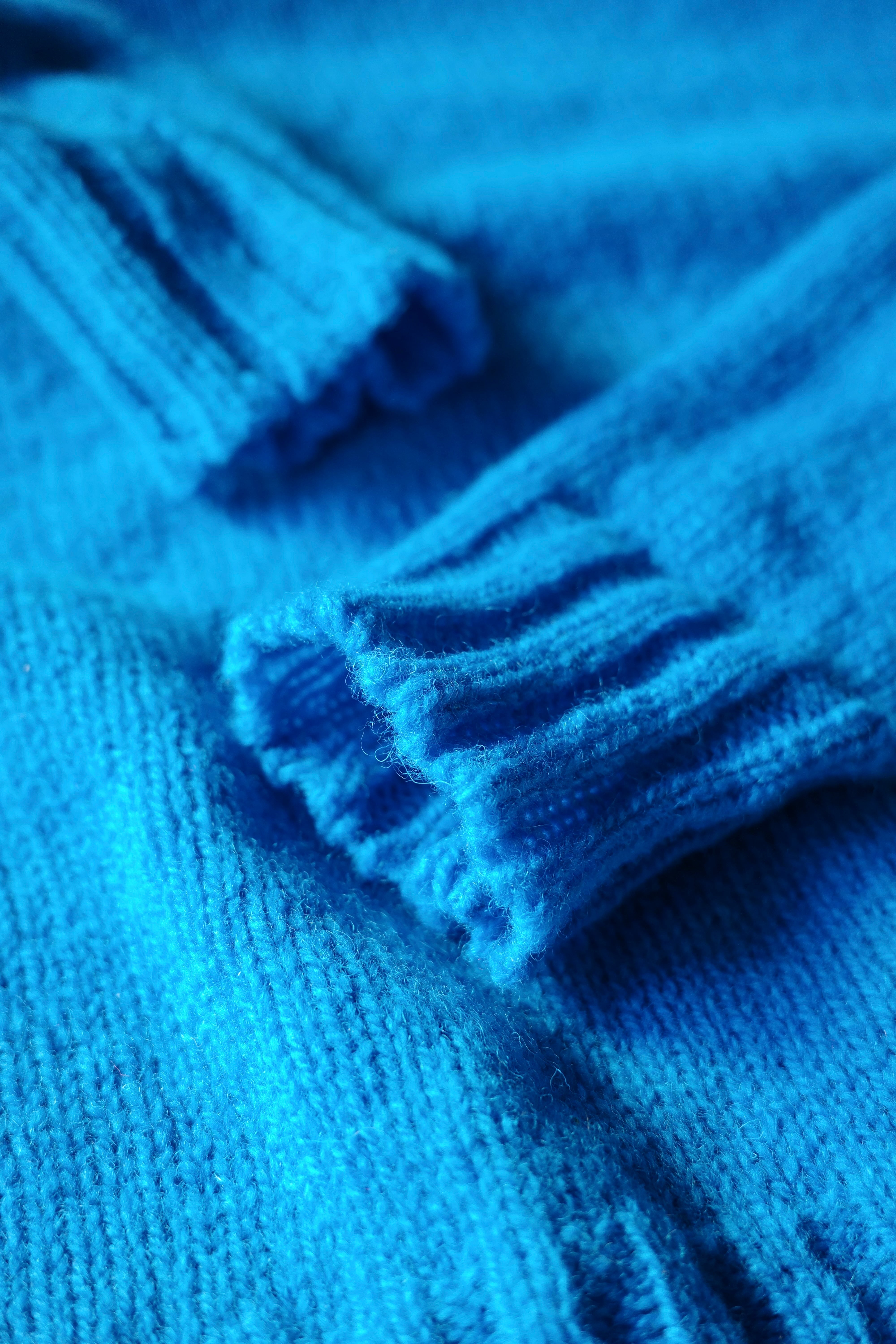 CECILE TULKENS 【HOMEMADE WIDE V NECK -Petrol-】 | lloomm