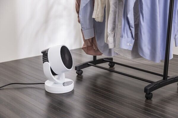 1台4役!!ひえぽか温冷扇 一年中活躍する温冷扇 寒い冬は素早く暖かく