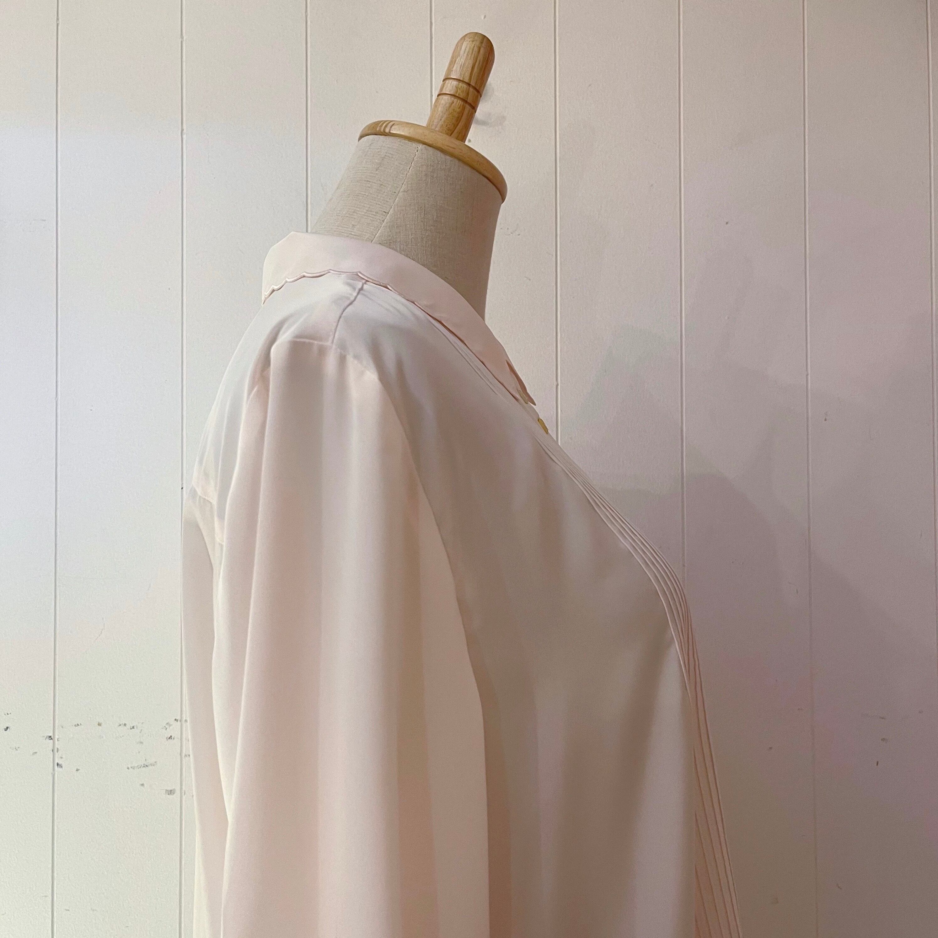 three color button flower blouse