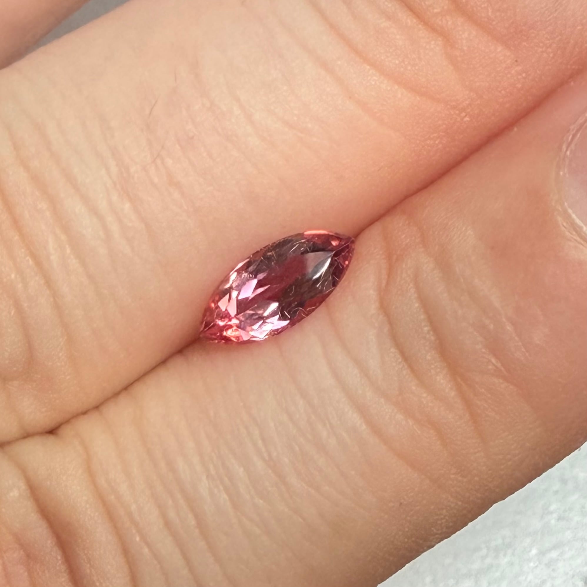 希少なシェリーカラーのインペリアルトパーズ