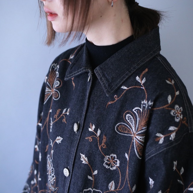 "刺繍" flower and beads design over silhouette black denim jacket