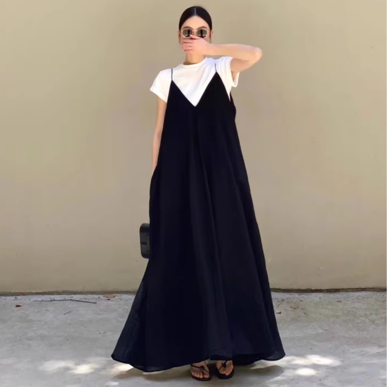 French Hepburn-style black V-neck slip dress (ME329)