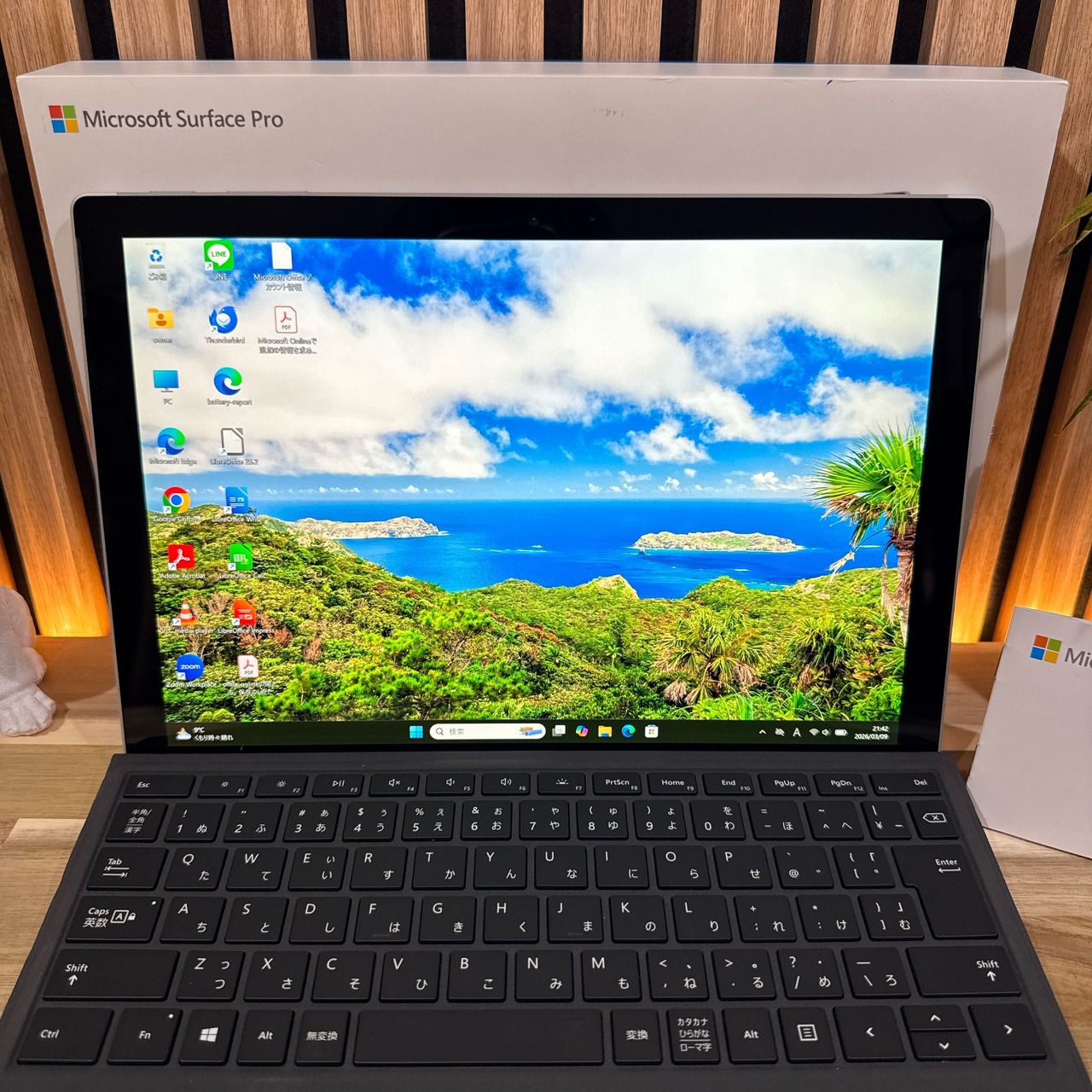 \ 公式ショップ限定価格❣️/ 準美品《2in1モデル》タッチパネル式【Surface Pro 5】プラチナ メモリ8GB SSD256GB 人気ノートパソコン 安心サポート＆3ヶ月保証付き