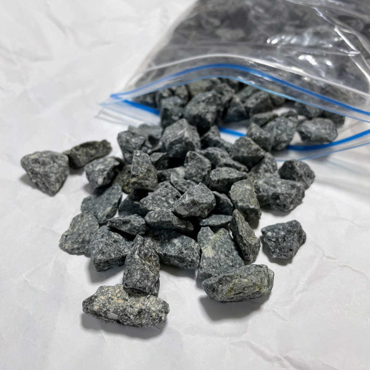 50%OFF】遠野の天然石 中粒 小粒 入浴用 | クリスタルヒーリングサロン石花