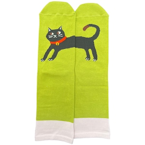 日本製　抗菌　防臭　猫　左右で１匹に♬　ソックス　靴下　レディース  黄緑