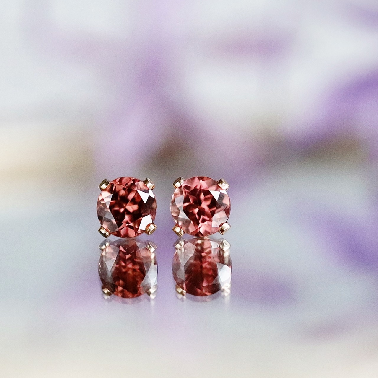 超希少！レディッシュブラウンジルコンのひと粒ピアス｜カラーチェンジ 4mm｜限定数｜選べるピアス金具 アレルギー対応
