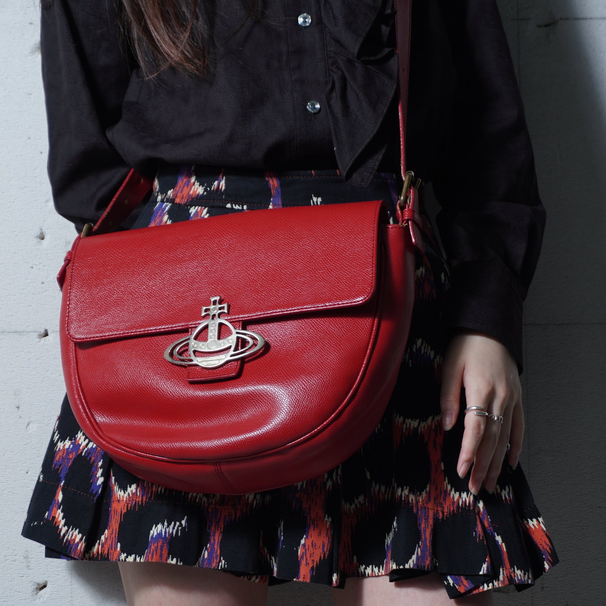 Vivienne Westwood】ヴィヴィアンウエストウッド エンボスオーブロゴ総