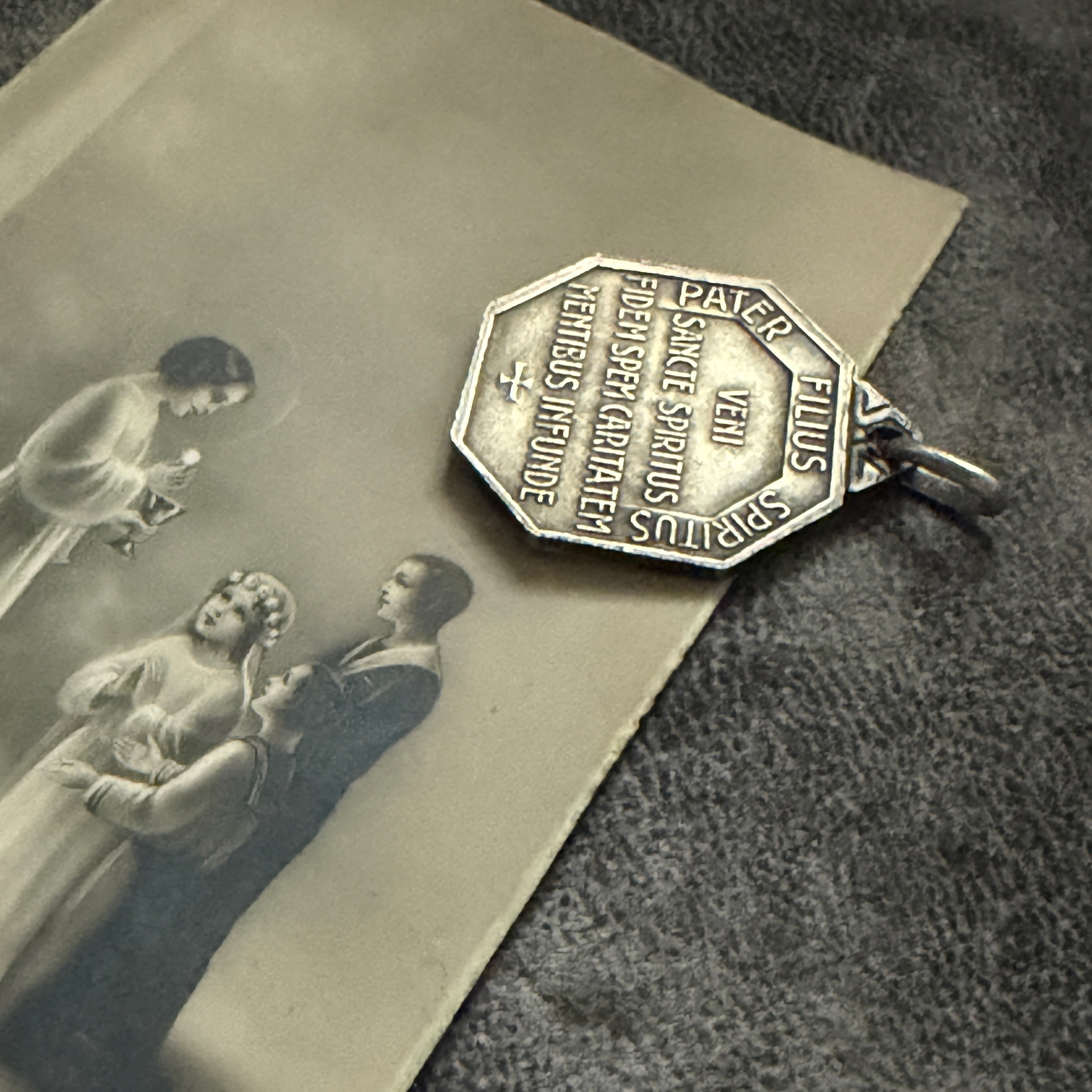 希少✴︎八角形【Spiritus Sanctus】 | Antique medaille Mary