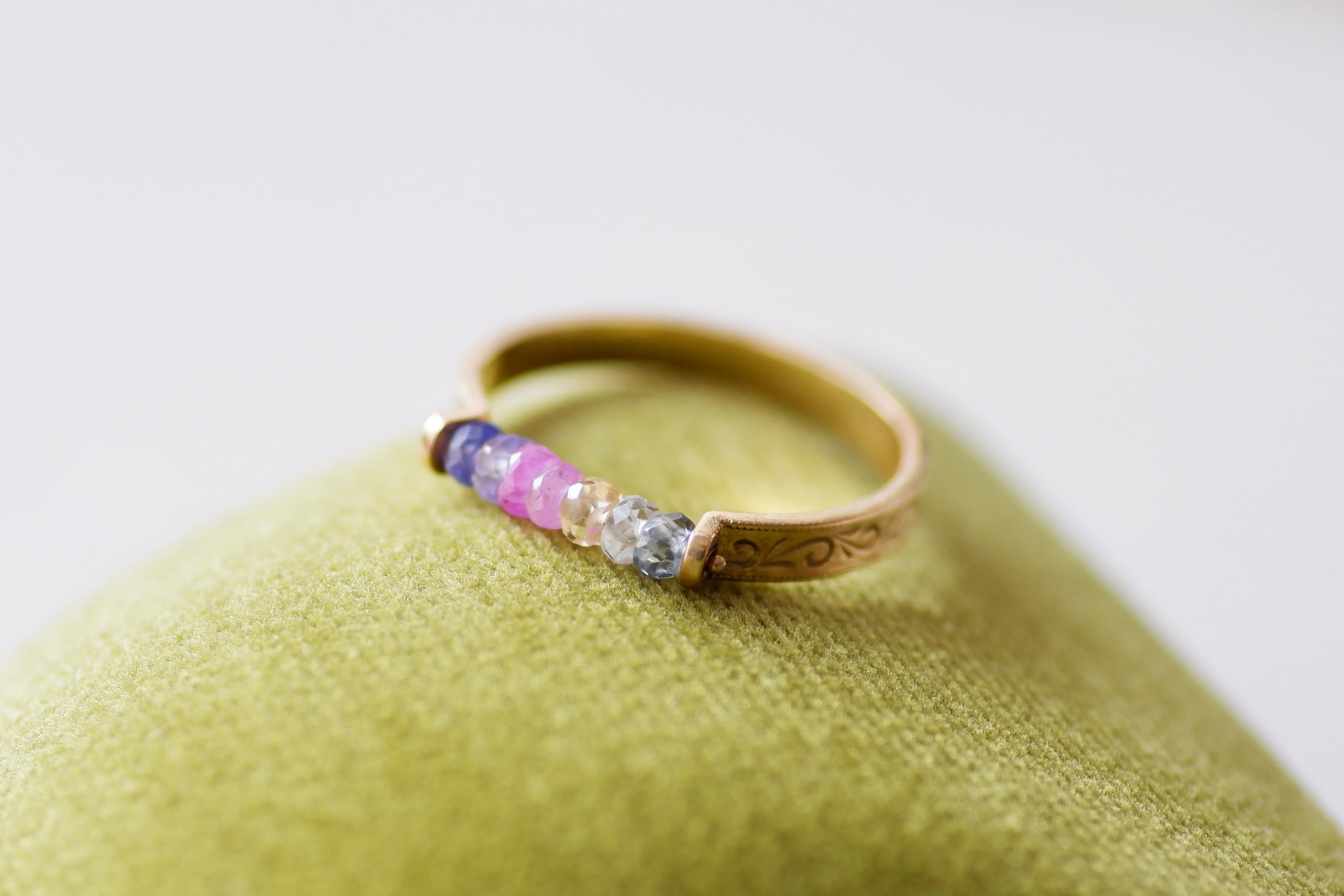 rainbow Line ring #11 K18YG / 虹色リング ＜マルチカラー・サファイア＞ | 秋山貴金属装身具店 powered by  BASE