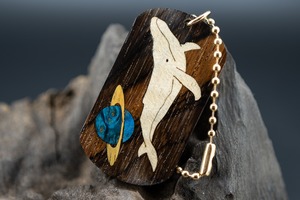 【音楽業界屈指の銘木】 ハカランダ  ドッグタグ 象嵌 勇魚と惑星