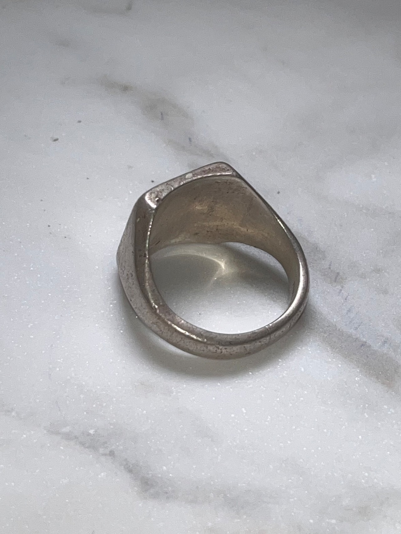 vintage c1975 heavy gauge silver signet ring