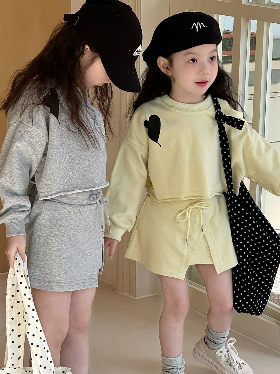 ショート丈ハートトレーナー×インパン付きミニスカート　セットアップ