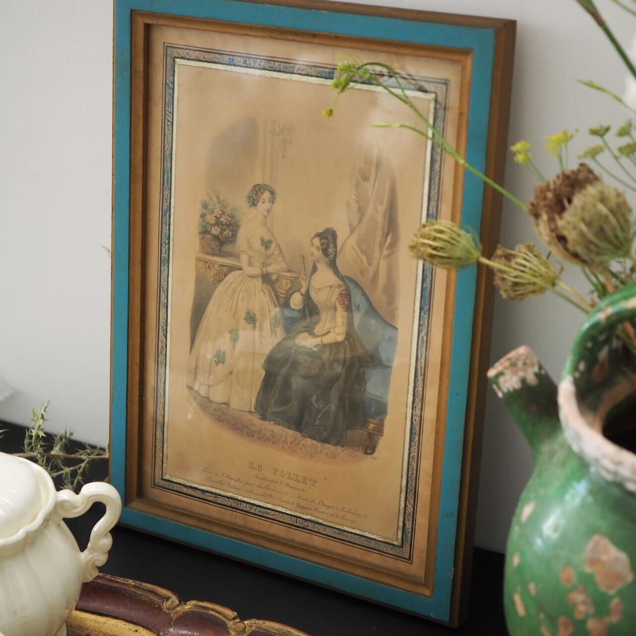 ブルーのアンティークフレーム ファッション画