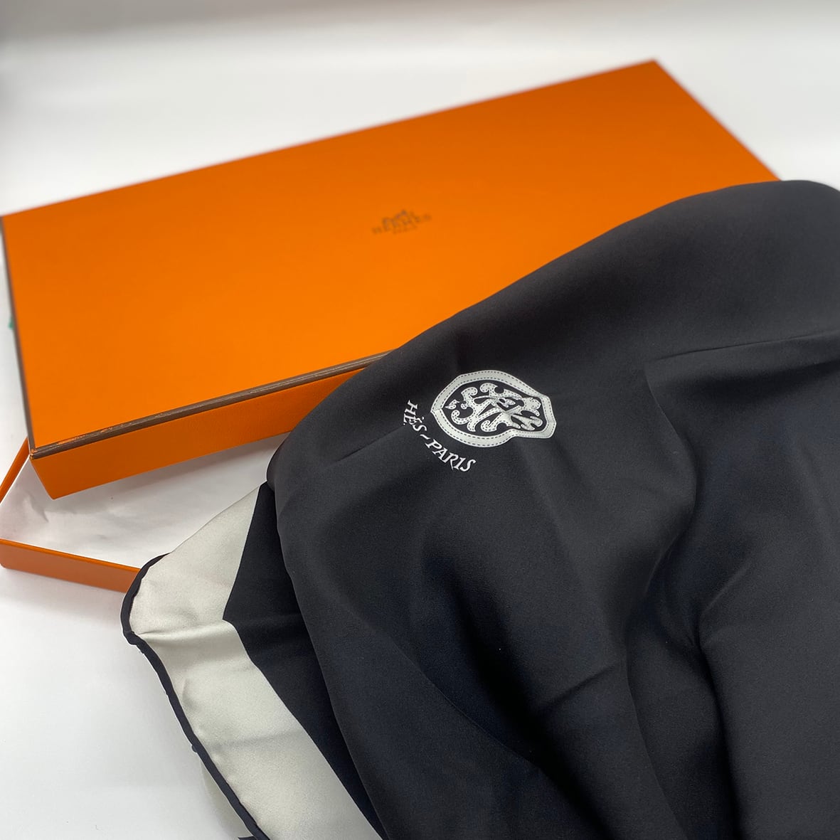 HERMÈS エルメス ロサンジュ シルクスカーフ 620302 | STUDIO901 Reverie