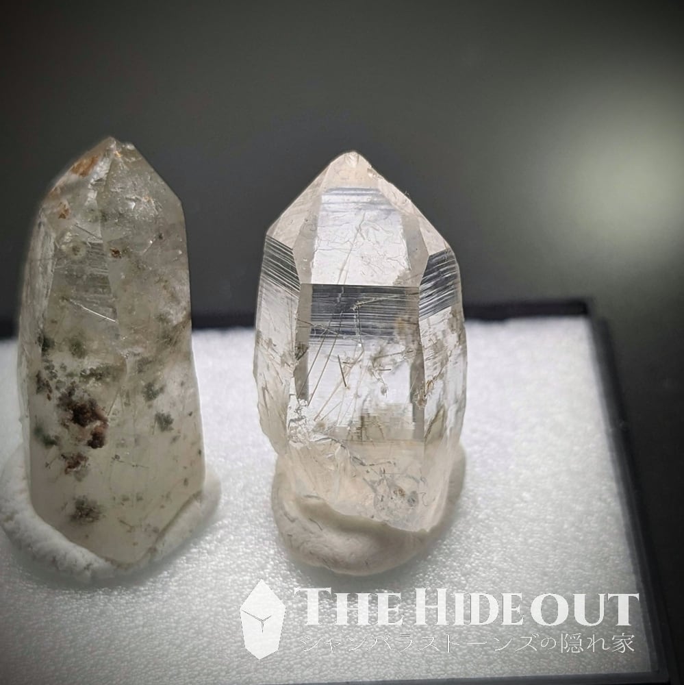 日本国産鉱物標本045 山梨県甲州市塩山竹森産草入り（苔土電気石入り