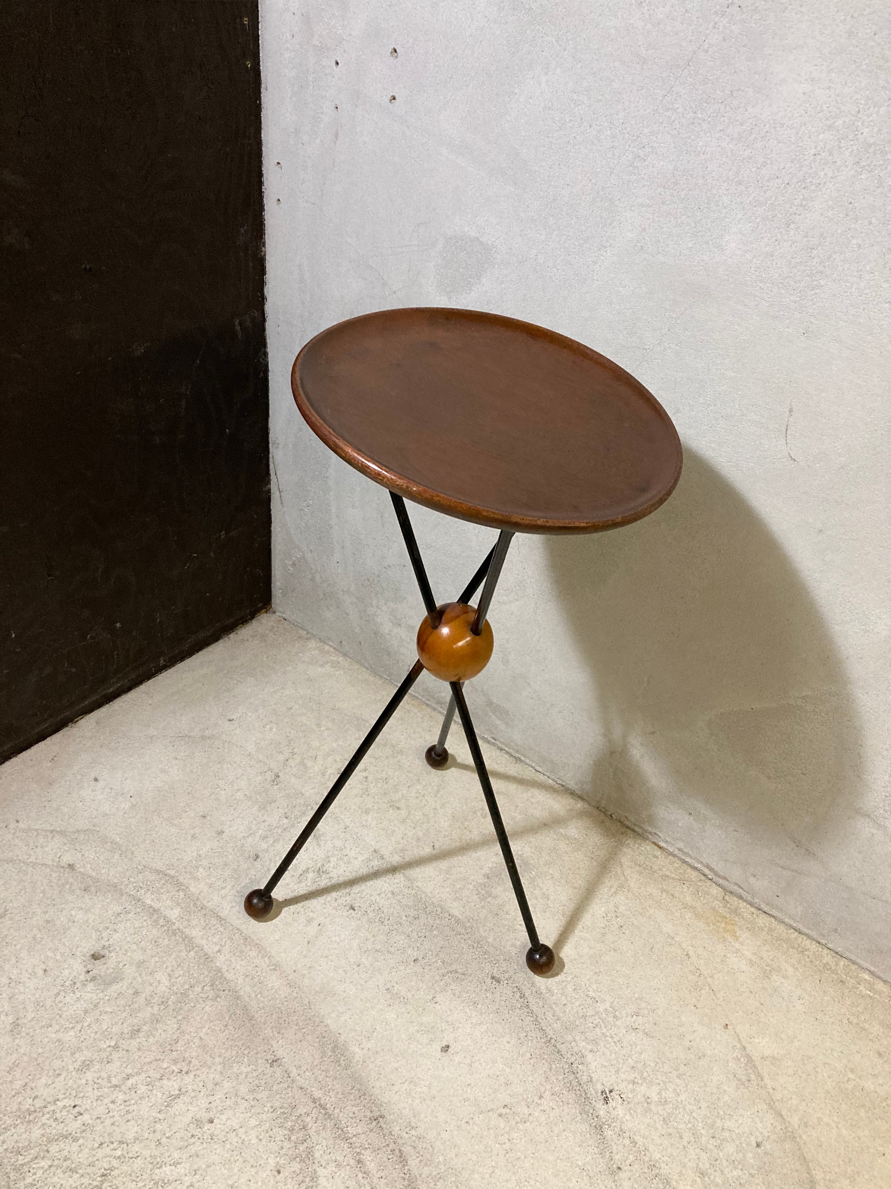 MIDCENTURY ATOMIC TABLE  (beady antiques)