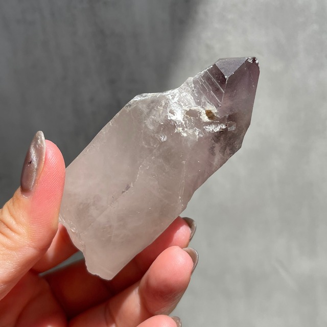 ナイジェリア産【アメジスト／紫水晶】① ファントムあり 鉱物  天然石 パワーストーン