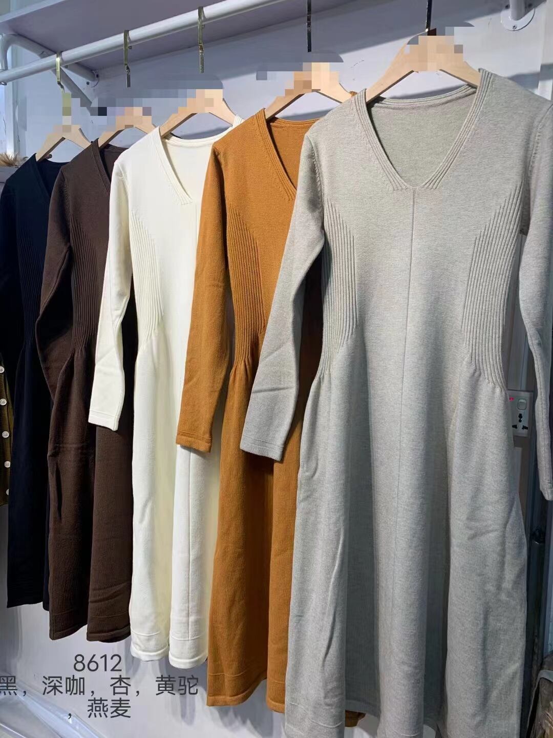 ウエストシェイプ　Vネック ニットワンピ　AJ1080-8612