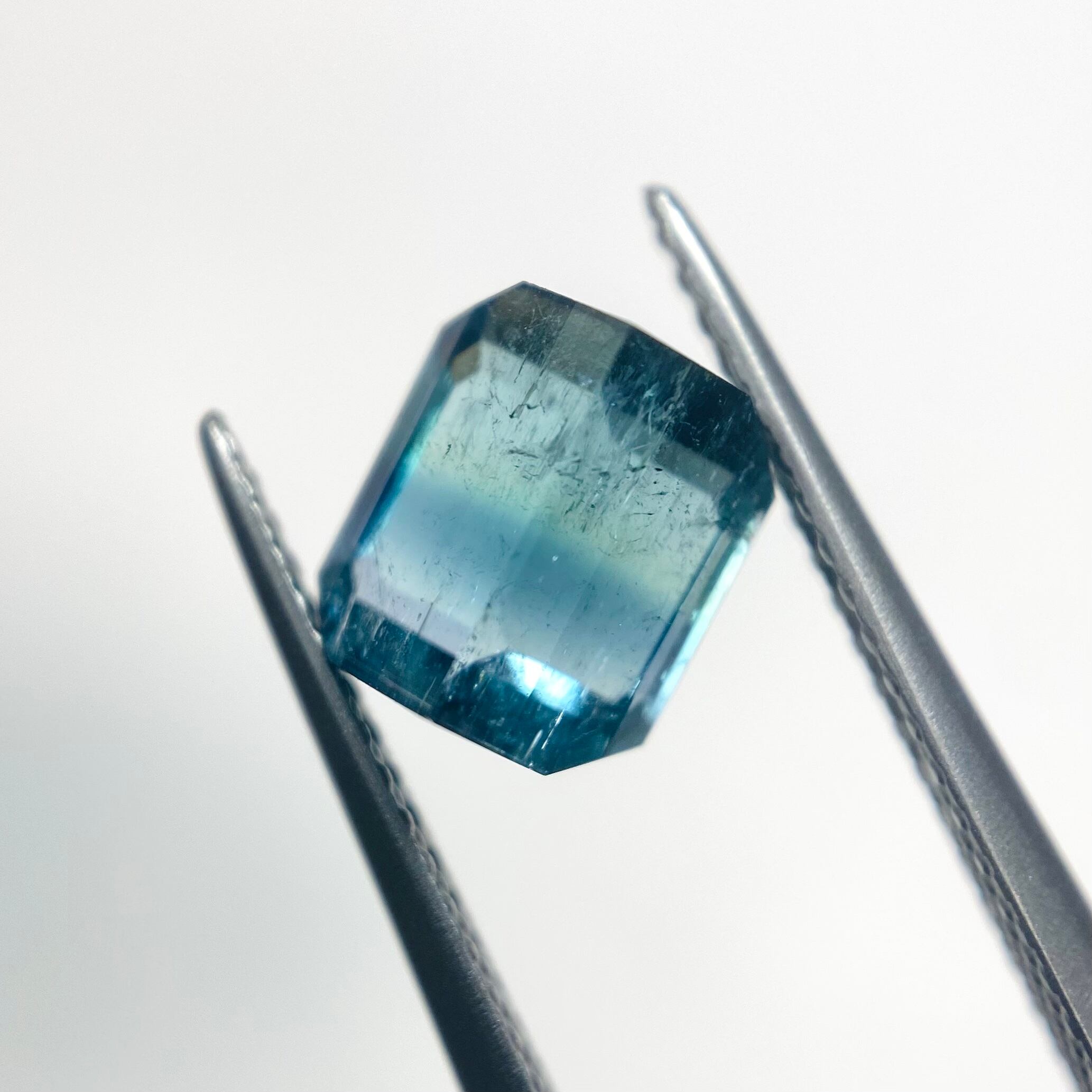 濃淡の個性豊かなトルマリン