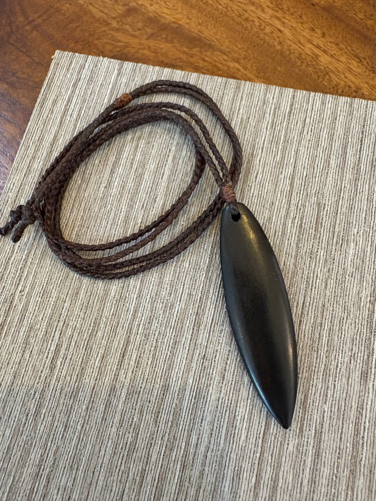 黒檀サーフボード紐ペンダント