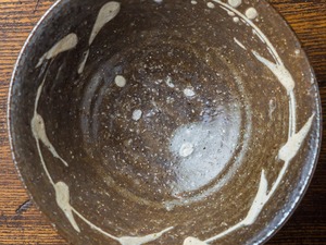 5寸飯茶碗 茶地に白黍紋（茶碗・小丼）／西川真衣